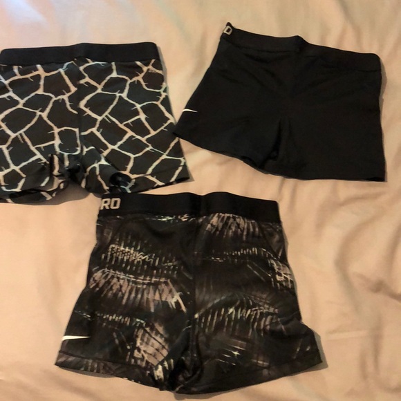 Women’s Nike spandex size medium - Picture 2 of 2